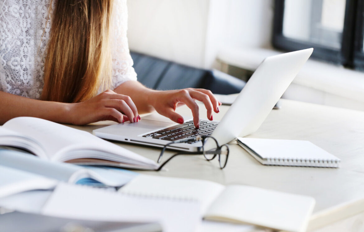 woman-working-office